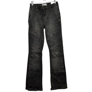 Free People We The Free women’s NWT’s Vector modo mid-rise flare jeans. Size 25